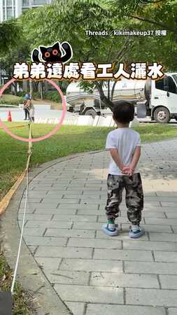 【發現弟弟渴望眼神】灑水工人阿伯秒懂心意❤消防體驗開啟XD