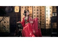 冷豔正妹COS《劍靈》秦熙妍　這渾身霸氣太正點！（圖／楊哲Arger提供）