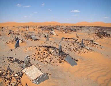 撒哈拉沙漠裡的墓園，長眠在那不熱嗎