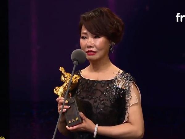第52屆金馬獎頒獎典禮，最佳女配角得獎人呂雪鳳。（圖／翻攝friday影音）