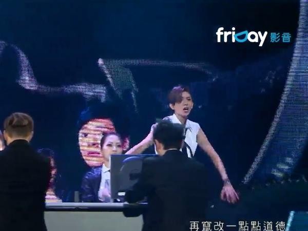 第52屆金馬獎頒獎典禮，林志玲表演，帥扮男裝。（圖／翻攝自friDay影音）