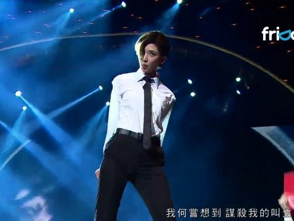 第52屆金馬獎頒獎典禮，林志玲扮男裝表演。（圖／翻攝自friDay影音）