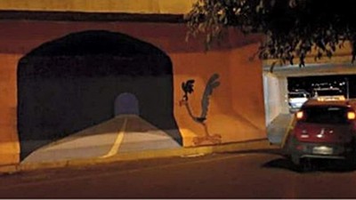 路旁超白目壁畫，橋墩畫個假隧道…真有人撞上去了啦