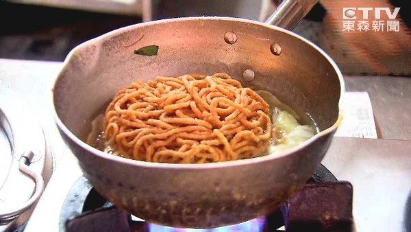 料豐富、飽足感！高雄人早餐，愛吃鍋燒麵。