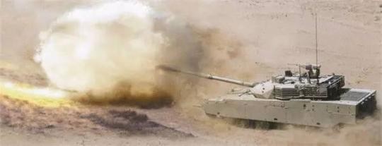 VT-4坦克進行射擊表演。（圖／翻攝自環球網）