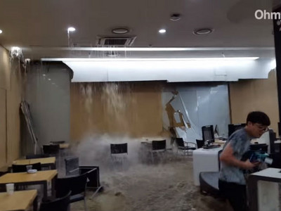 暴雨不只桃機會淹水，韓圖書館降大瀑布學生尖叫逃竄