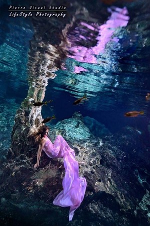 法國水下婚紗攝影，在奇幻海洋世界中世界紀錄愛情