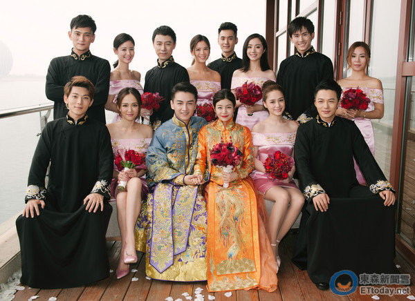 陳妍希、陳曉北京婚禮，跟雙方父母合影。（圖／柴視覺CHAISATUDIO提供）