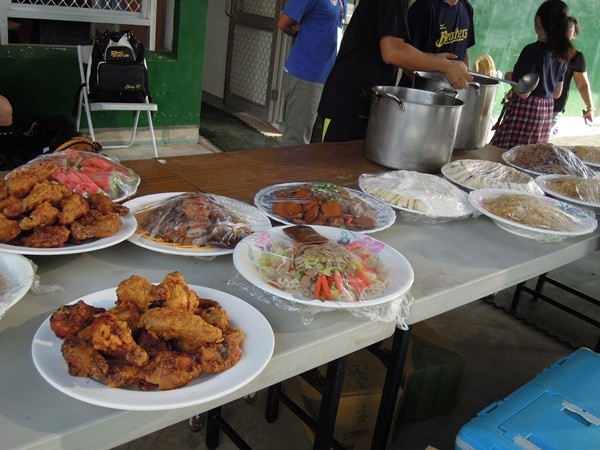 中信兄弟到宜蘭比賽外燴菜色。(圖/記者陳立勳攝)