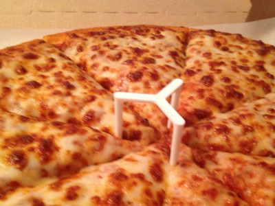 披薩吃完「三角架」別急著丟，集滿2個意外很實用喔