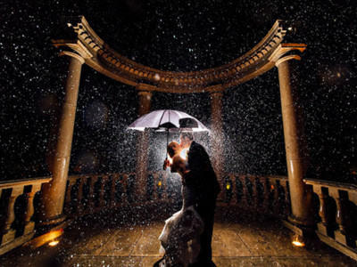 透過水滴看見幸福，雨中婚紗照拍出澆不熄的熾熱愛情