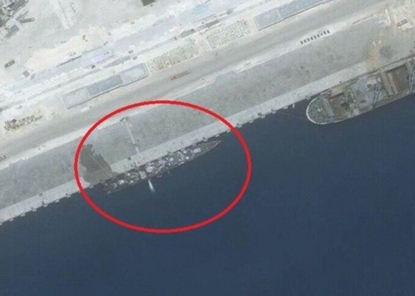網路曝光渚碧礁最新圖片，顯示已有中國軍艦進駐渚碧礁，包含053H型導彈護衛艦。（圖／翻攝自大陸網站）