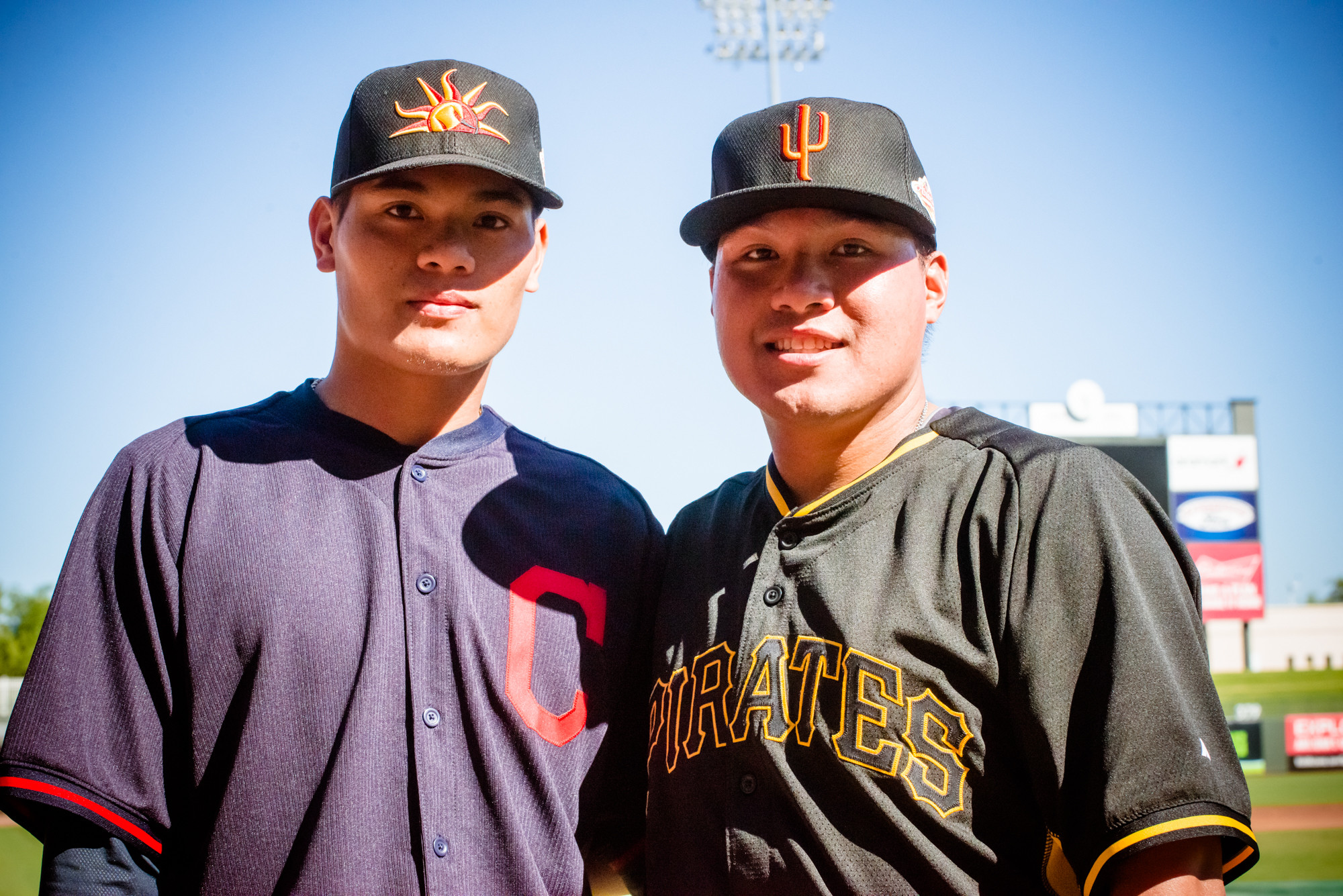 張育成(左)和張進德兄弟參加亞歷桑那秋季聯盟。(圖/駐美特約攝影李宏政攝)