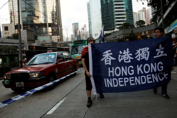  ▲香港獨立遊行，現場民眾被噴胡椒噴霧。（圖／路透社）