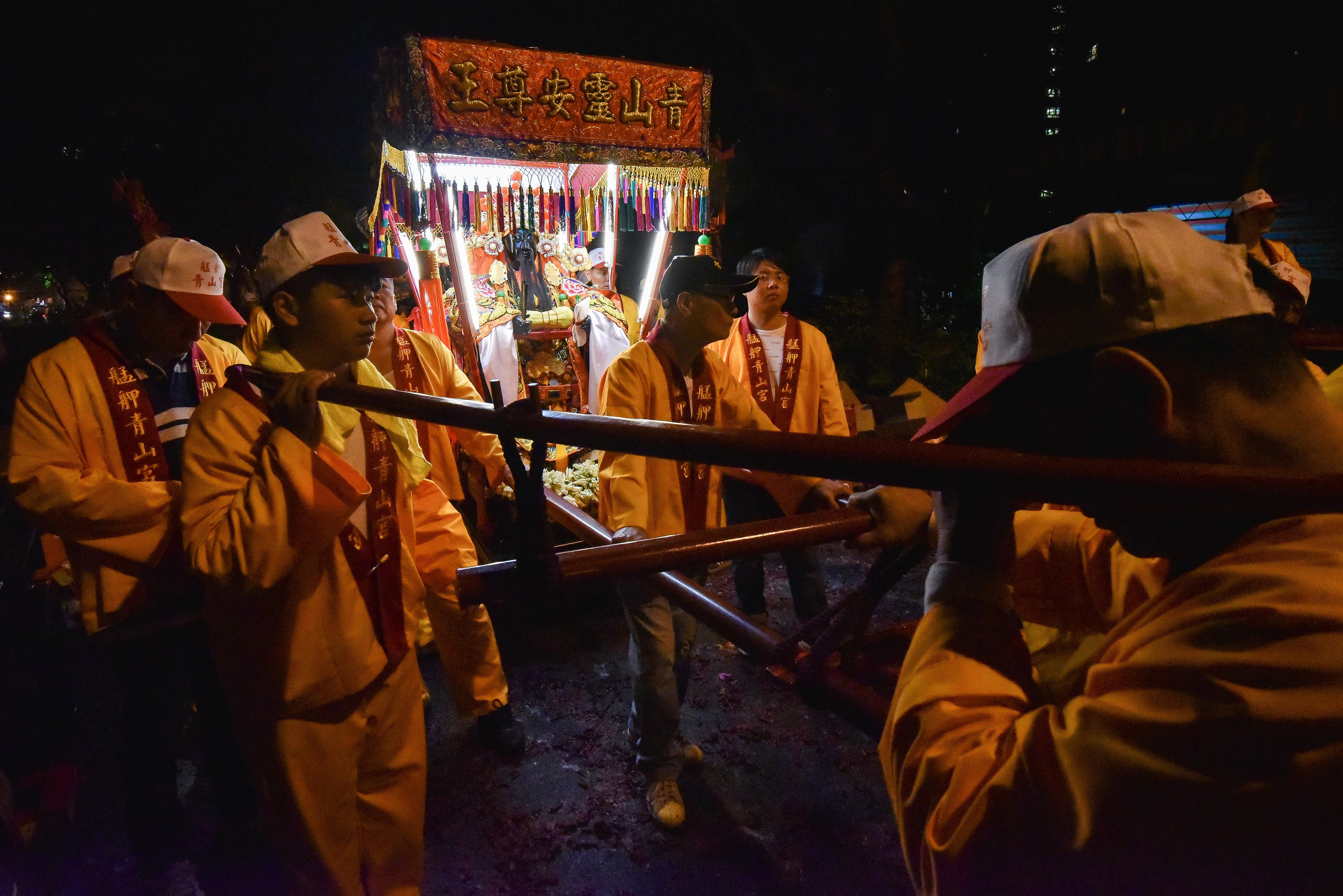 艋舺青山宮青山王祭典,宗教信仰,祭祀習俗,艋岬大拜拜,遶境,暗訪,八家將,陣頭。（圖／記者李毓康攝）