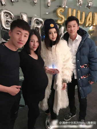 范冰冰男友李晨也到場陪她。