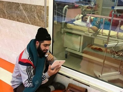 一個都不能少！學生罹癌住院，伊朗師天天跑醫院為他補課