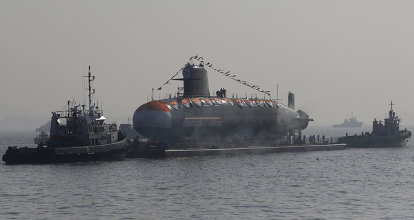 ▲印度第二艘「鮋魚級」潛艇下水，將於12月正式服役。（圖／達志影像／美聯社）