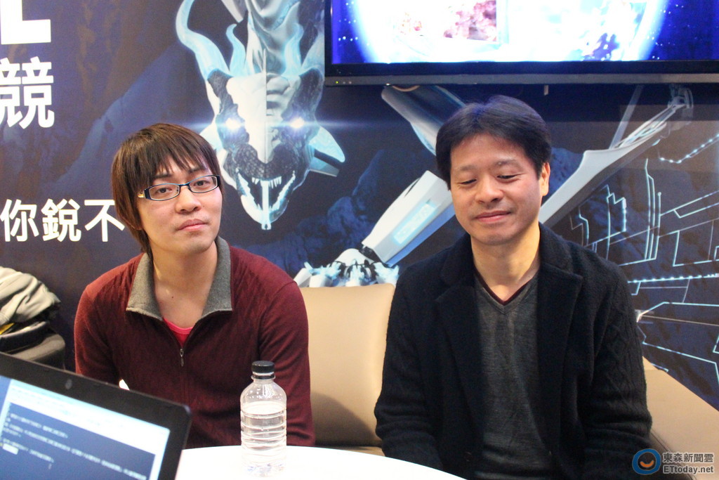 由左至右为游戏总监滨口直树与游戏制作人北濑佳范.