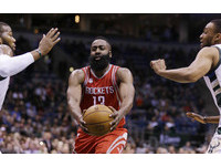 其餘3人分別為火箭哈登(James Harden)。