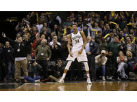 公鹿「字母哥」安戴托昆波(Giannis Antetokounmpo)以及253萬211票居次。