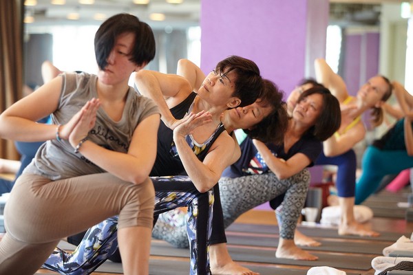 ▲瑜珈健身業者針對高齡族群提供專屬課程。（圖／PURE YOGA提供）