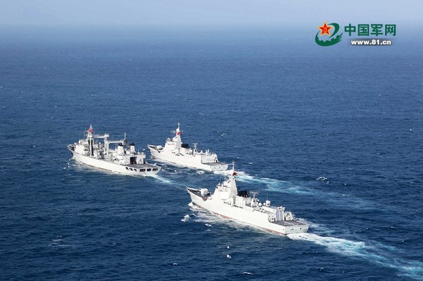 中國南海艦隊遠訓編隊進入東印度洋進行各式演練，編隊包含長沙艦、海口艦以及駱馬湖艦。（圖／翻攝自中國軍網）