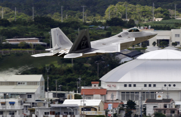 沖繩嘉手納基美軍基地飛機噪音嚴重損害居民健康，法院終於判決居民獲賠勝訴。(圖／達志影像／美聯社)