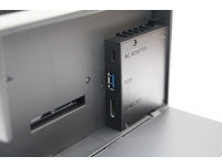 後方共有電源、USB3.0、HDMI三個孔。