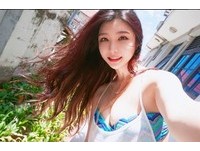 美女老師穿著套裝秀出美腿上課，網友們直呼：這要怎麼專心啦？（圖／翻攝自臉書和IG）