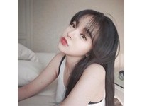 這名嘟嘴辣妹不僅擁有「真人版娜美」的身材，但她分享的一張性感床照，卻讓男網友崩潰了。（圖／翻攝自IG）