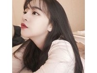這名嘟嘴辣妹不僅擁有「真人版娜美」的身材，但她分享的一張性感床照，卻讓男網友崩潰了。（圖／翻攝自IG）