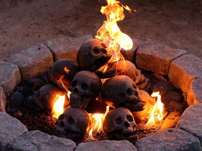 中二爆棚「寫實人骨」木柴，就用罪人的靈魂烈焰來烤肉吧！