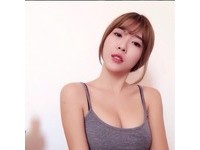這名大馬正妹「Tong Lee Yann」是一名老闆娘，但她賣的東西是情趣用品。（圖／翻攝自IG）