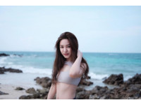 泰國美女牙醫Toey長相甜美可人、笑起來帶有一絲鄰家女孩的清新氣質，在網路上爆紅。