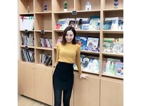 因為實在太正，許多網友看了都說「真的是老師嗎」、「身材有夠犯規」、「穿窄裙上課…根本要噴鼻血了」！