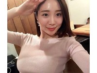 更厲害的是，女孩很喜歡和大家分享自家生活，以及各種美食的嚐鮮照。