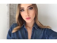 現在愛女已經21歲，不但是個成績優異的學霸，讓爸爸感到相當驕傲，亮麗外型更吸引不少網友追蹤Instagram。