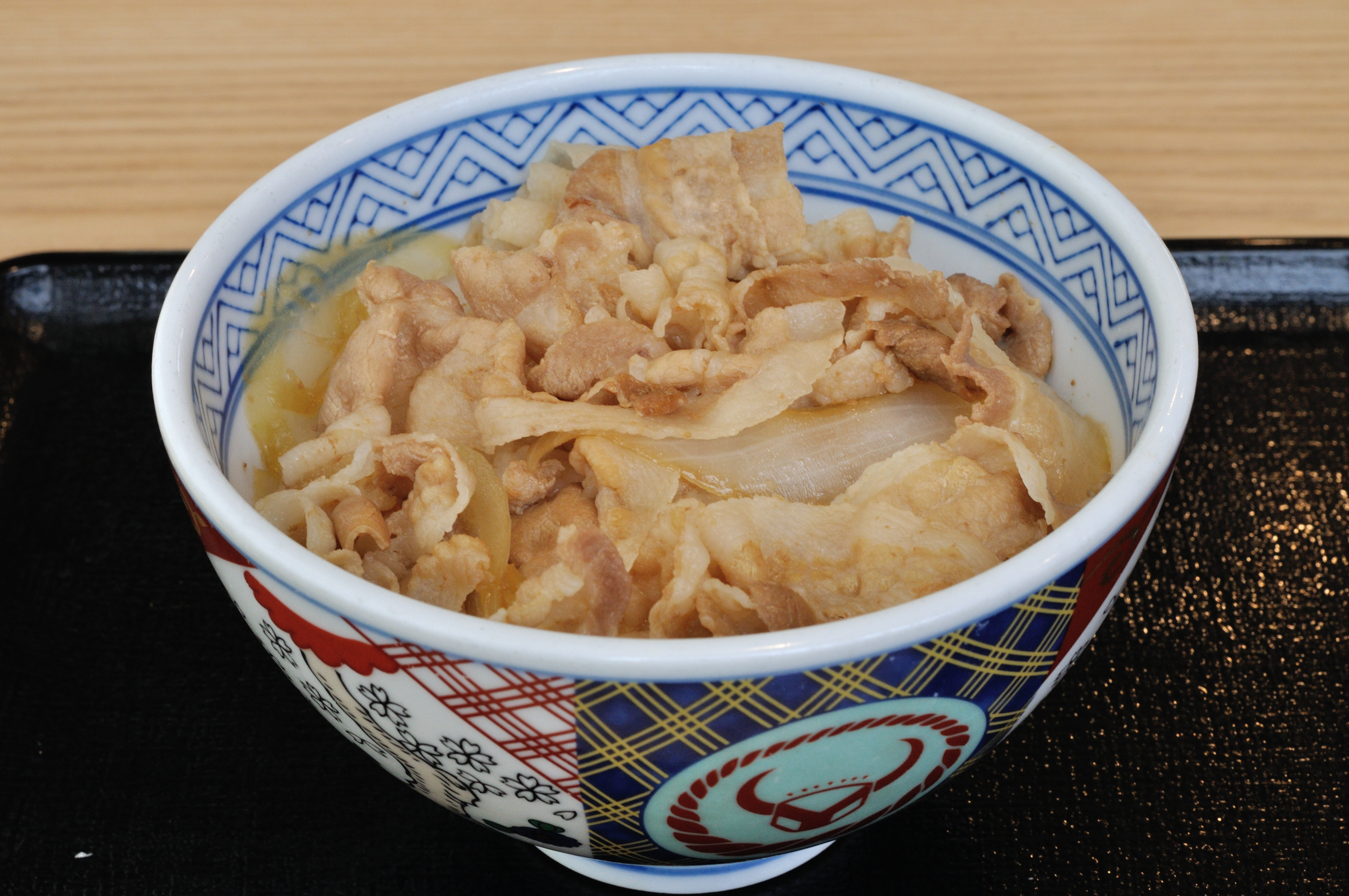 吉野家的牛丼（圖／翻攝自維基百科）