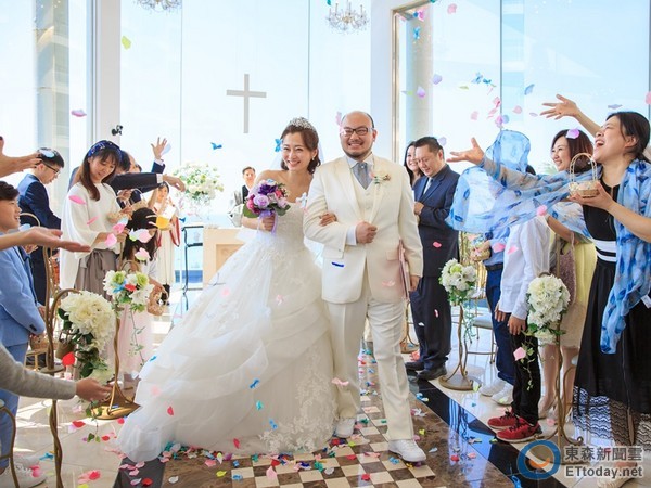 選擇沖繩結婚是因為這裡是子銓（劉亮佐和前妻所生）最喜歡的碧海藍天，夫妻倆也想在小孩的見證下完成婚禮。