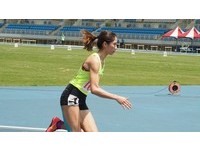 女甲400欄羅佩琳。