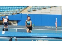 女乙跳高、撐竿跳北醫辛芷妍。