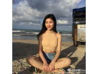 被封為「北大女神」的吳映蝶，不僅是個美女學霸，長像和氣質更是神似女星劉詩詩。（圖／翻攝自微博）