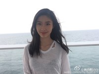 被封為「北大女神」的吳映蝶，不僅是個美女學霸，長像和氣質更是神似女星劉詩詩。（圖／翻攝自微博）