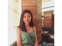 被封為「北大女神」的吳映蝶，不僅是個美女學霸，長像和氣質更是神似女星劉詩詩。（圖／翻攝自微博）