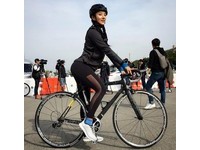 Areum Jung的自拍美照，露出S型曲線蠻腰，粉絲搶看。（圖／翻攝自Areum Jung Instagram）