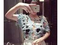 這些妹子衣服破成這樣了還在穿（圖／網路翻拍）http://www.weixinyidu.com/n_4899022