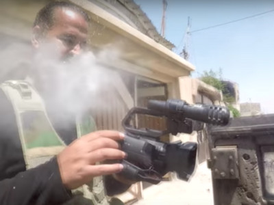 胸前「GoPro」硬扛住ISIS狙擊！　伊戰地記者死裡逃生