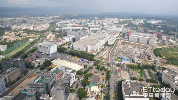 空拍,工業區,埤塘,池塘,都市,河川,萬里無雲,晴天,南崁工業區,城市空拍（圖／記者姜國輝攝）