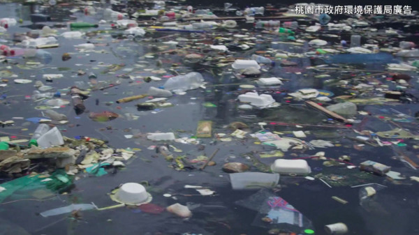 桃園市清理海洋垃圾（影片截圖／環保署提供）
